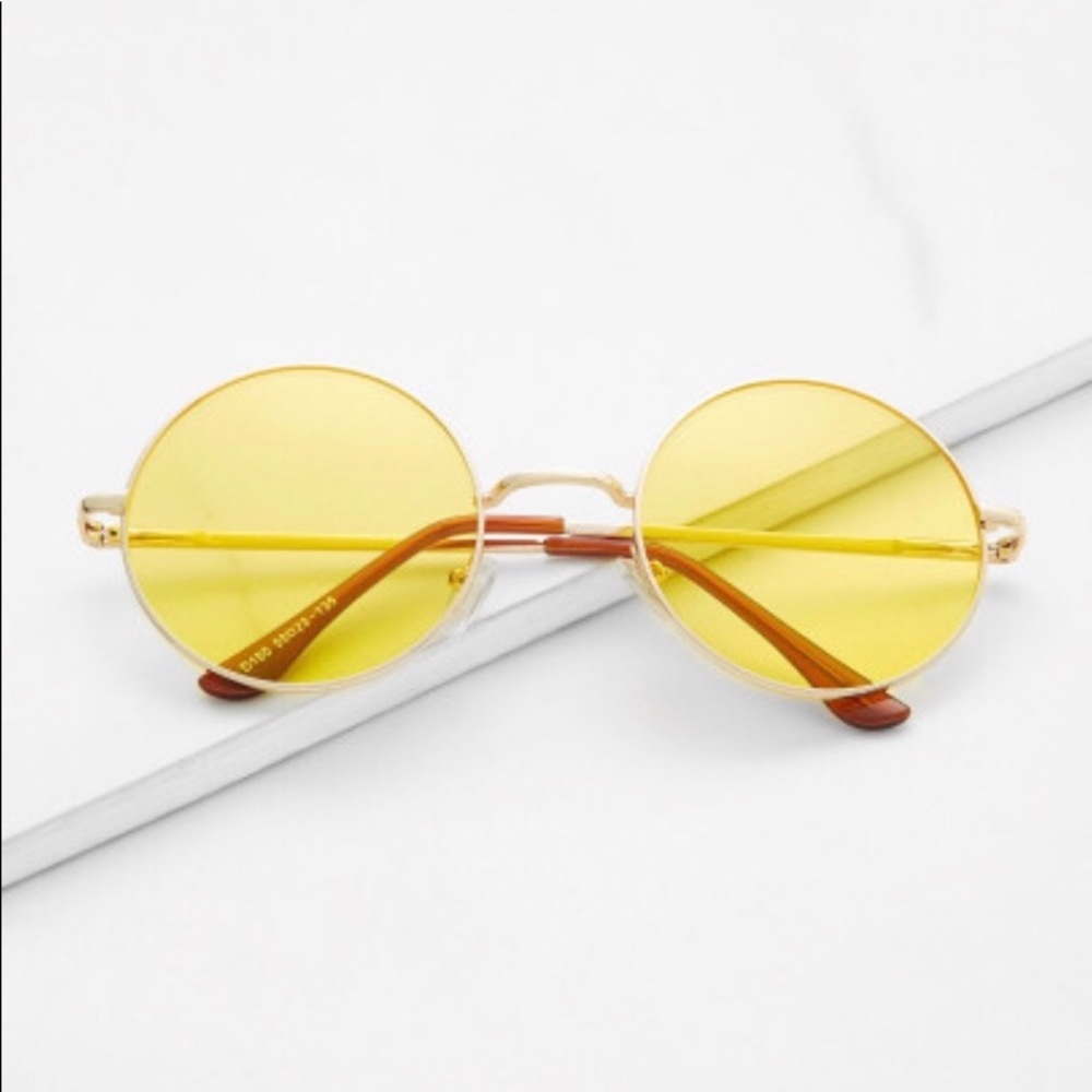 Yellow Sunnies ☀️